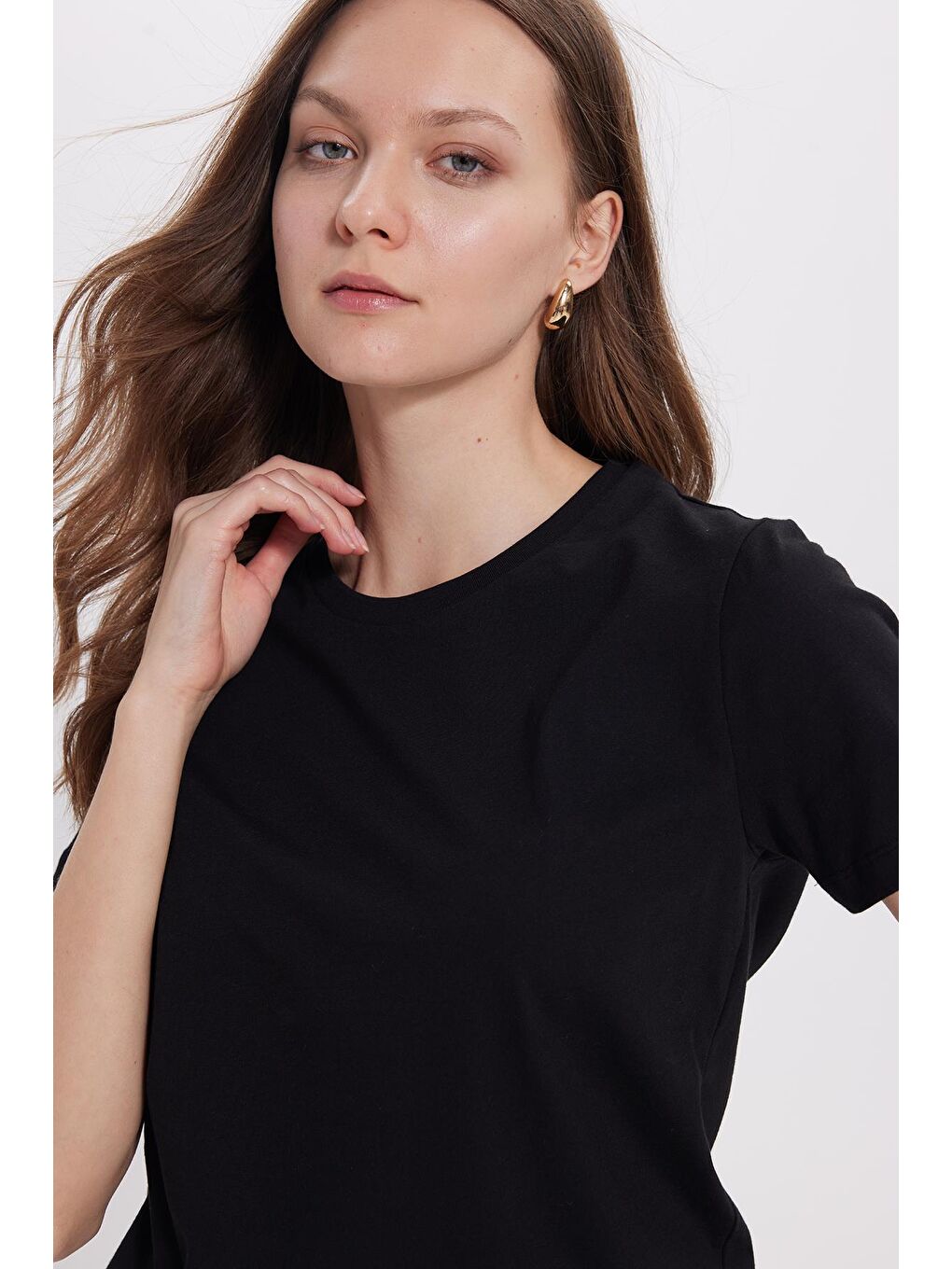 Kadın Relax Fit Rahat Kesim Kısa Kollu Bisiklet Yaka Siyah Tişört