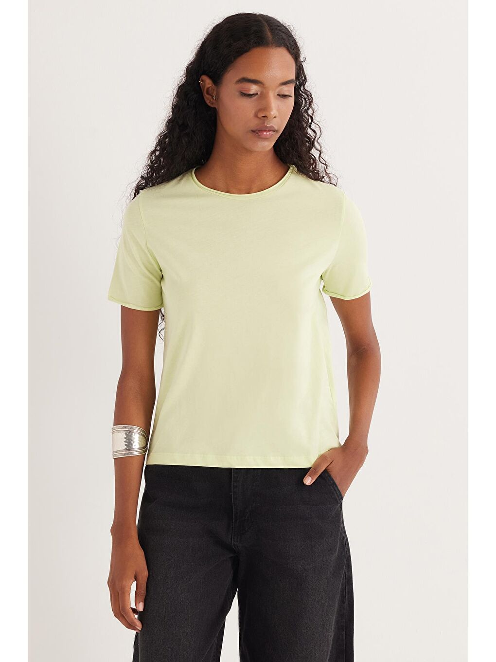 Kadın Slim Fit Dar Kesim %100 Pamuk Bisiklet Yaka Yeşil Tişört-4