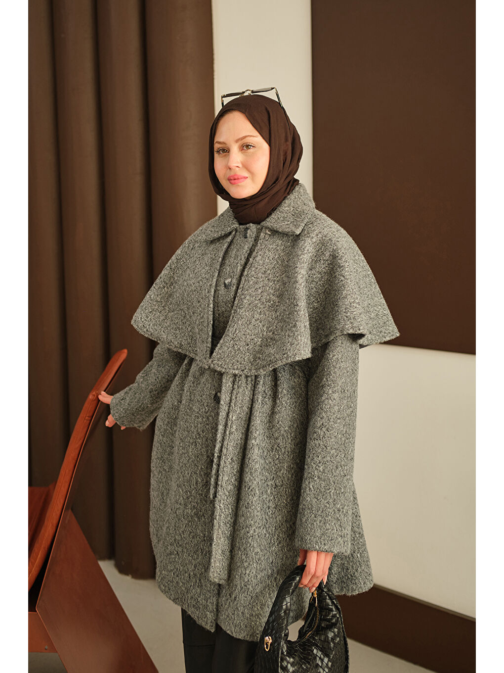 Kadın Omuz Pelerinli Pelüş Kaşe Kaban Gri-4