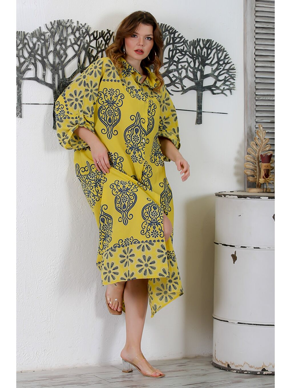 İtalyan Sarı Gömlek Yaka Düğmeli 3/4 Kol Yırtmaçlı Allover Baskılı Oversize Dokuma Elbise 130 72-1