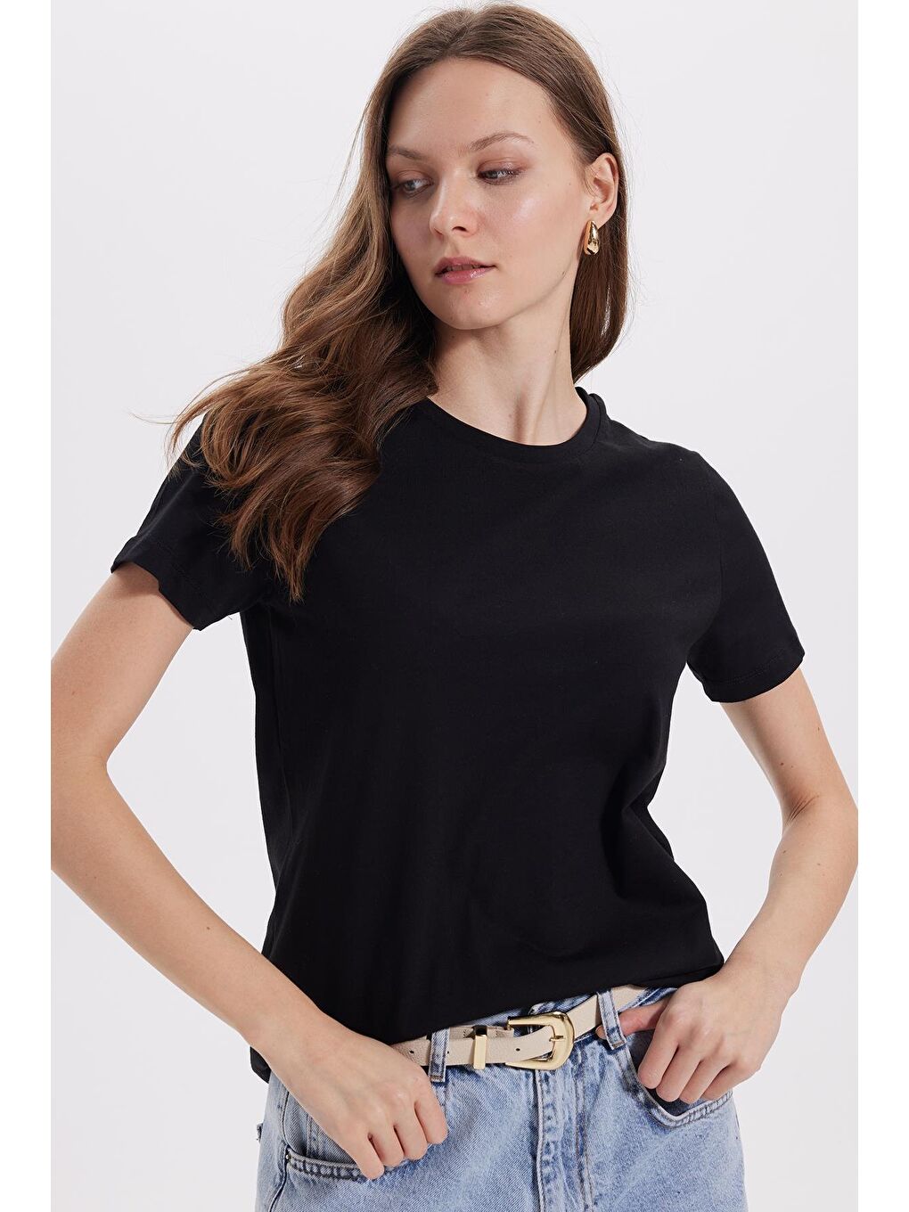 Kadın Relax Fit Rahat Kesim Kısa Kollu Bisiklet Yaka Siyah Tişört-6