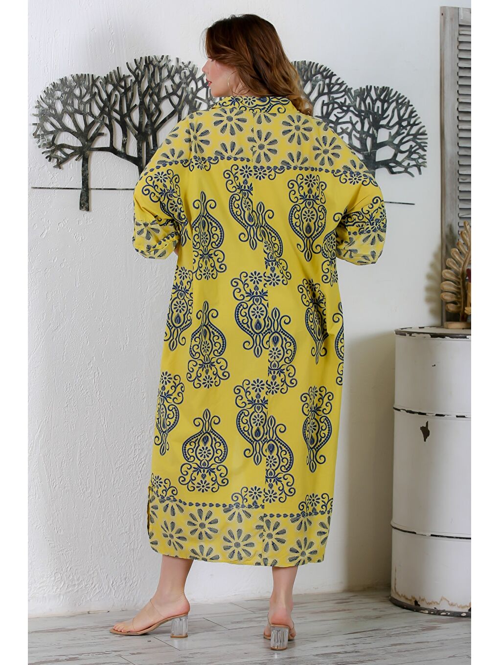 İtalyan Sarı Gömlek Yaka Düğmeli 3/4 Kol Yırtmaçlı Allover Baskılı Oversize Dokuma Elbise 130 72-5