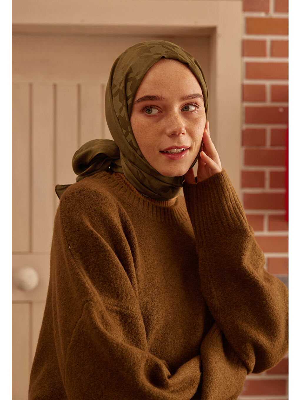 Kahverengi Kazayağı Jakarlı Şal Toprak-1