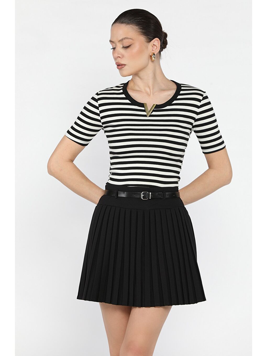 Siyah Kadın Bel Kemer Detaylı Pileli Şortlu Mini Etek-1