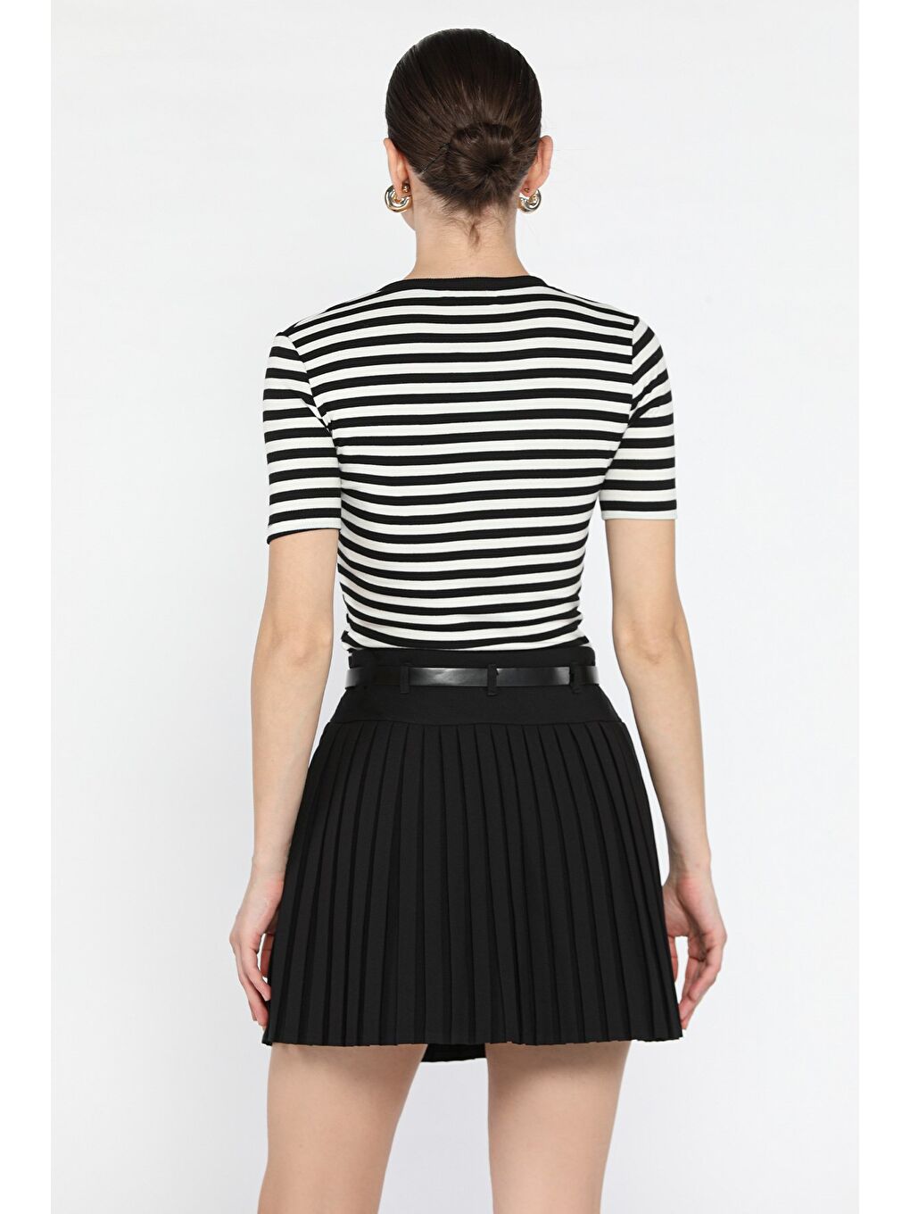 Siyah Kadın Bel Kemer Detaylı Pileli Şortlu Mini Etek-2