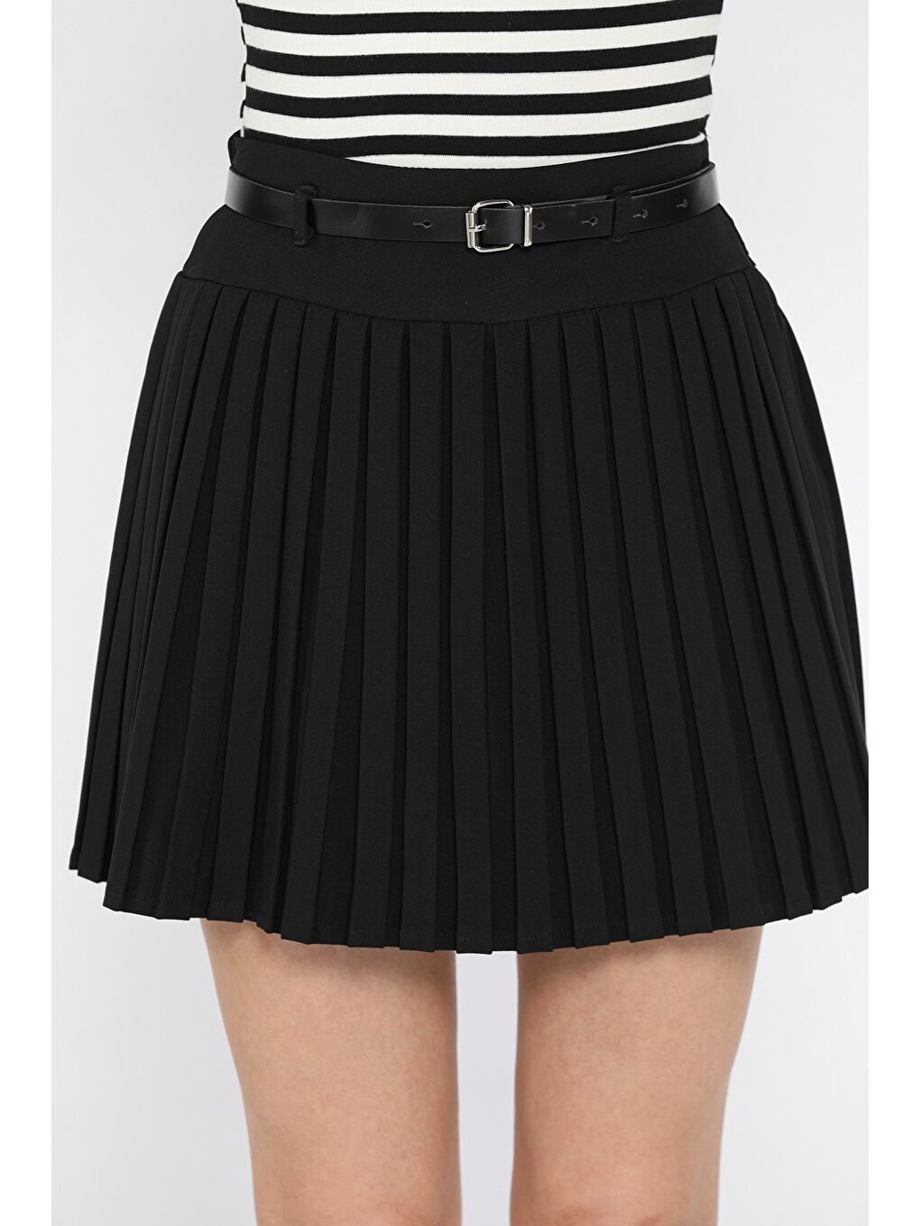 Siyah Kadın Bel Kemer Detaylı Pileli Şortlu Mini Etek-3