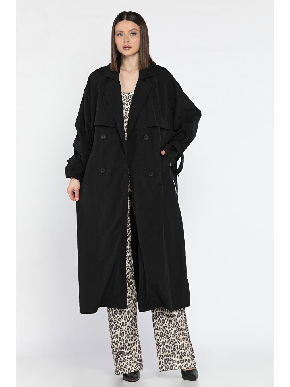Siyah Bel Kuşaklı Yırtmaçlı Kadın Trençkot-1