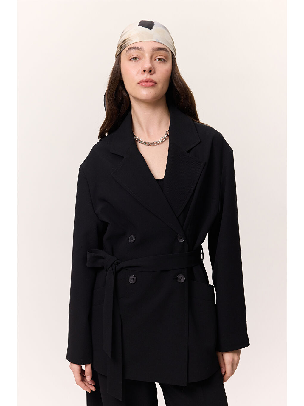 Dökümlü Kemerli Ceket Siyah