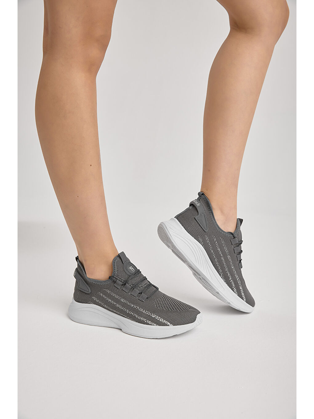 Gri Unisex Füme Termo Taban Şerit Detaylı Bağcıklı Triko Spor Ayakkabı-2