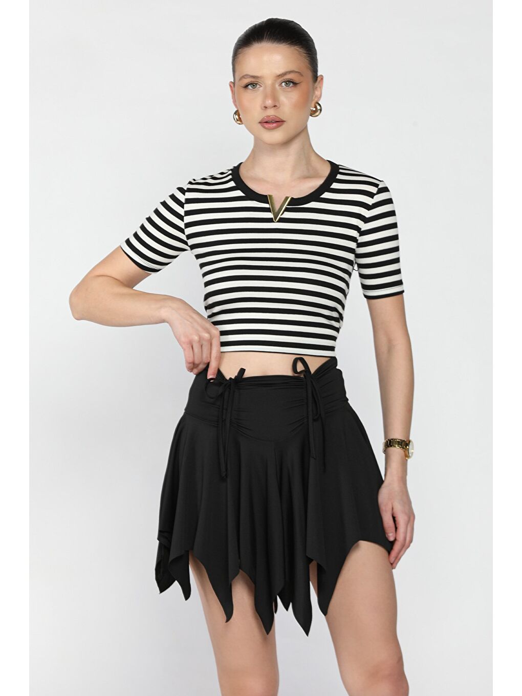 Siyah Kadın Asimetrik Kesim Bel Büzgü Detaylı Şortlu Mini Etek