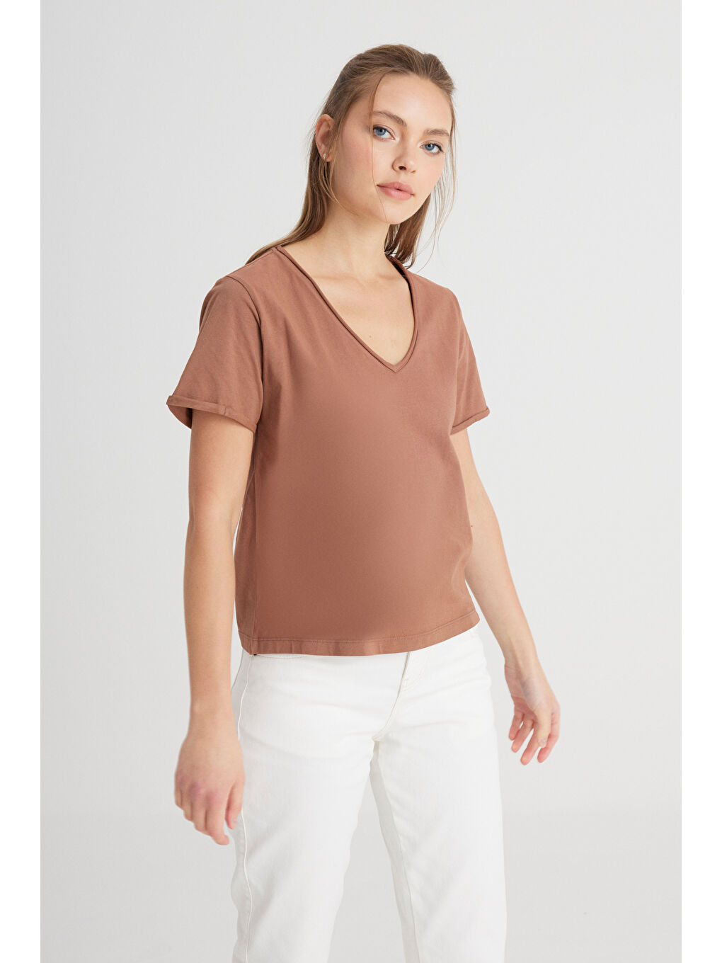 Regular Fit Normal Kesim V Yaka %100 Pamuk Açık Kahverengi Tişört-3