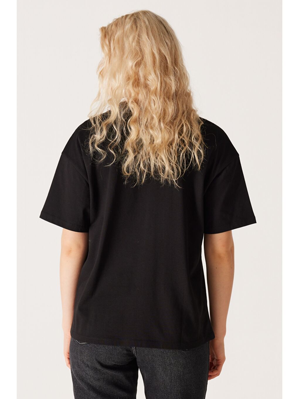 Loose Fit Rahat Kesim %100 Pamuk Bisiklet Yaka Siyah Tişört-5