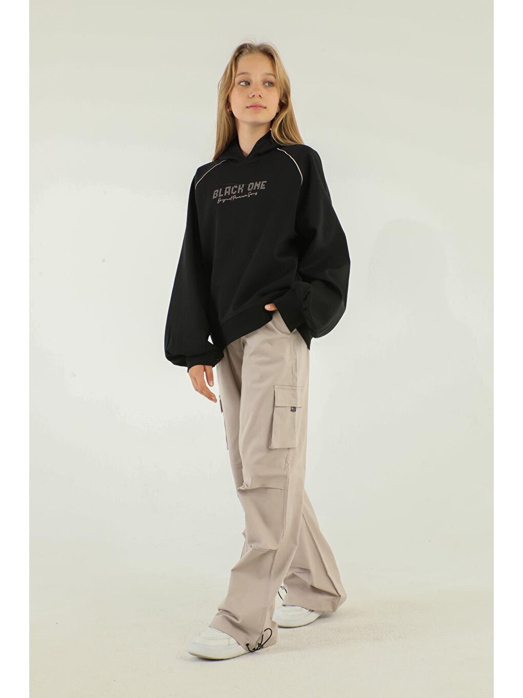 Siyah Kapüşonlu Baskı Detaylı Kargo Cepli Kız Çocuk Takım-1