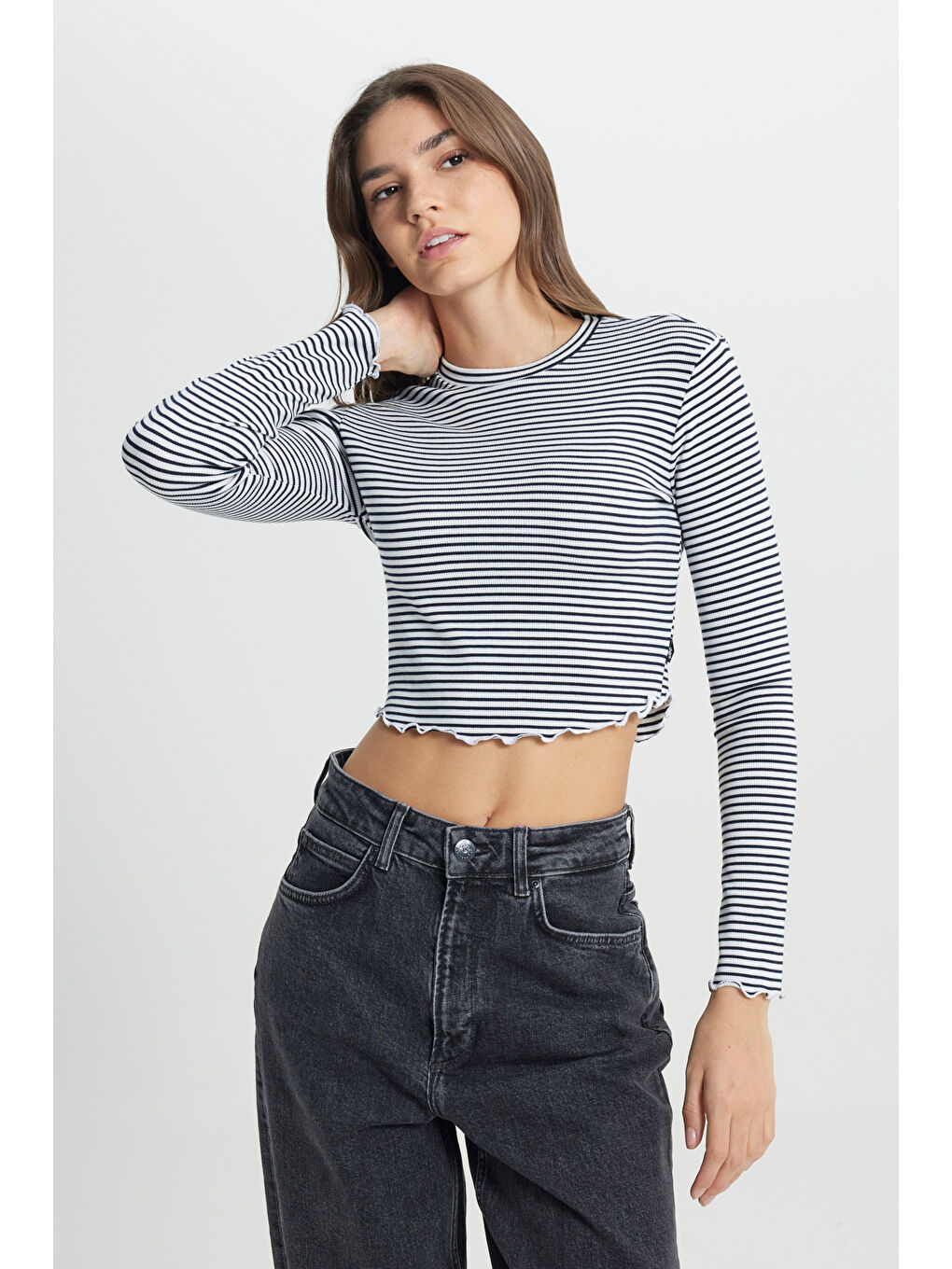 Slim Fit Dar Kesim Bisiklet Yaka Beyaz Uzun Kollu Tişört