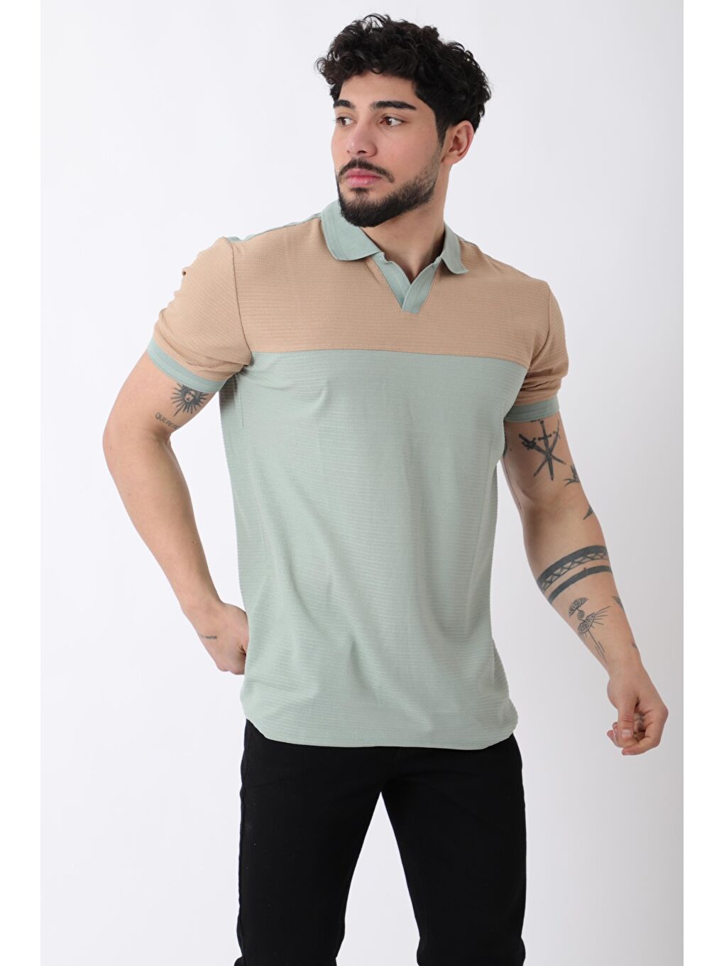 Turkuaz Apaç Yaka Parçalı Desenli Tişört JS C-1026_30424