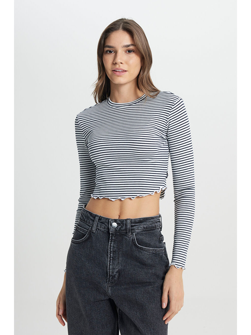 Slim Fit Dar Kesim Bisiklet Yaka Beyaz Uzun Kollu Tişört-1