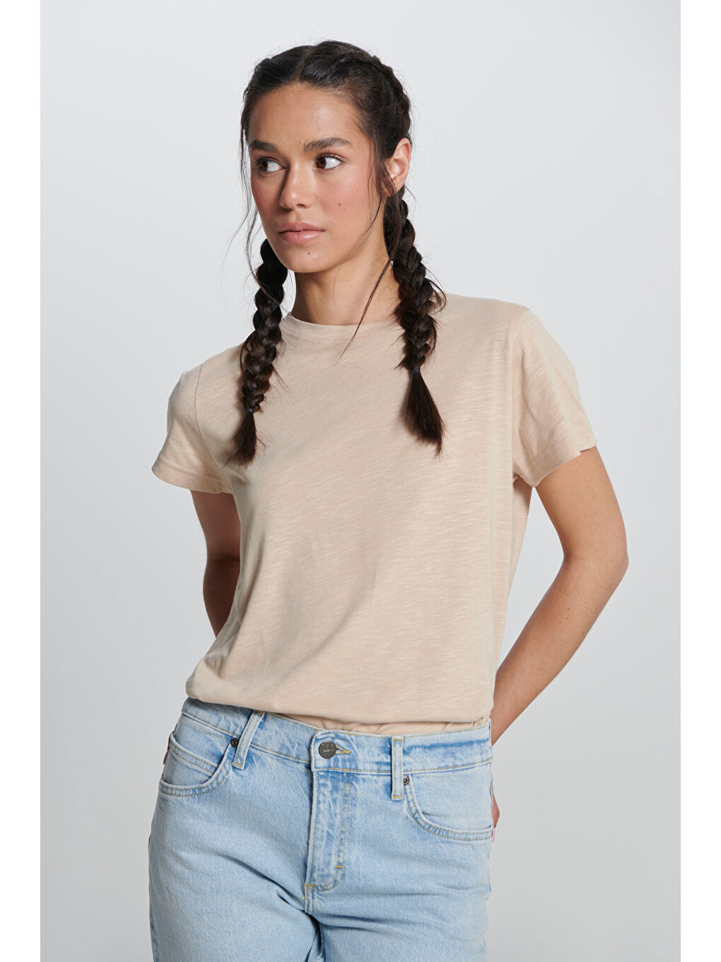 Regular Fit Normal Kesim Bisiklet Yaka Bej Tişört-1