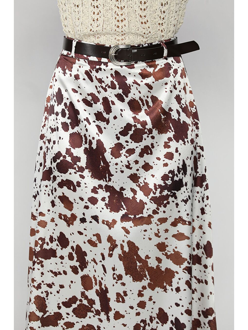 Beyaz Kadın Kemer Detaylı Desenli Uzun Saten Etek-3