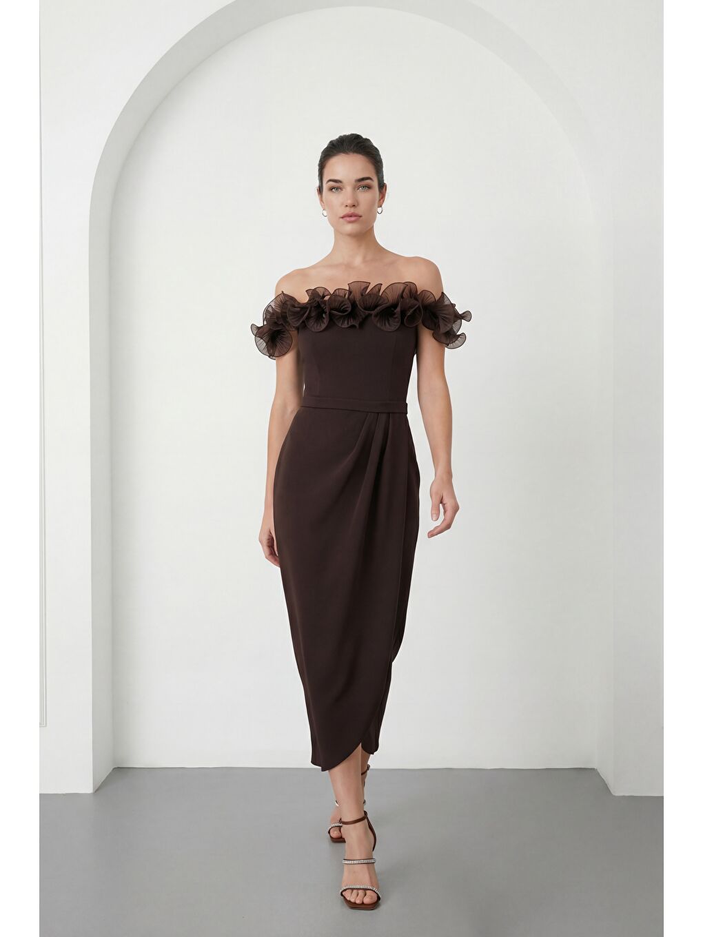 Kadın Kahverengi Kayık Yaka Volan Detay Söz nişan Nikah Abiye Elbise