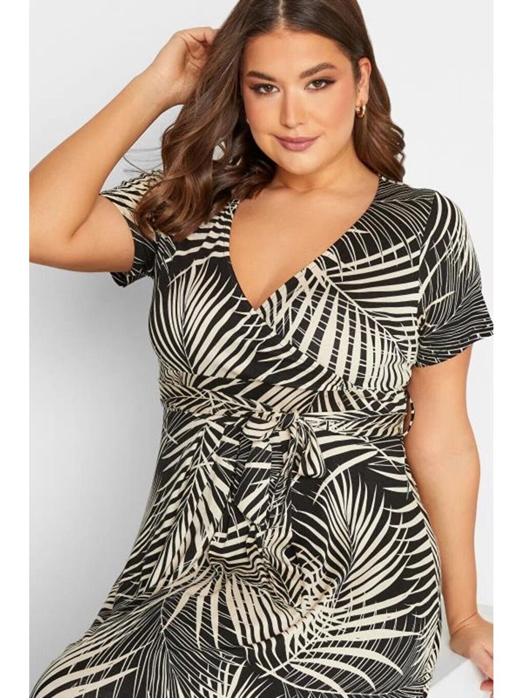 Beyaz Büyük Beden Palmiye Desenli V Yaka Yarım Kollu Kuşaklı Elbise 301599