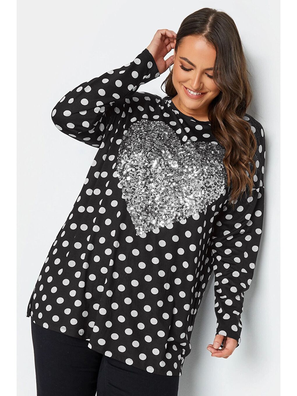 Siyah Büyük Beden Yırtmaç Detaylı Puantiyeli Payetli Uzun Kollu Bisiklet Yaka Bluz 302496
