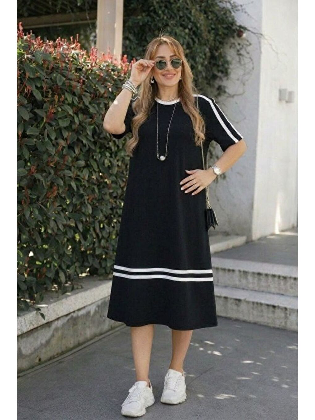 Siyah Kadın Kısa Kollu Bisiklet Yaka şerit Detaylı Midi Viskon Elbise-1