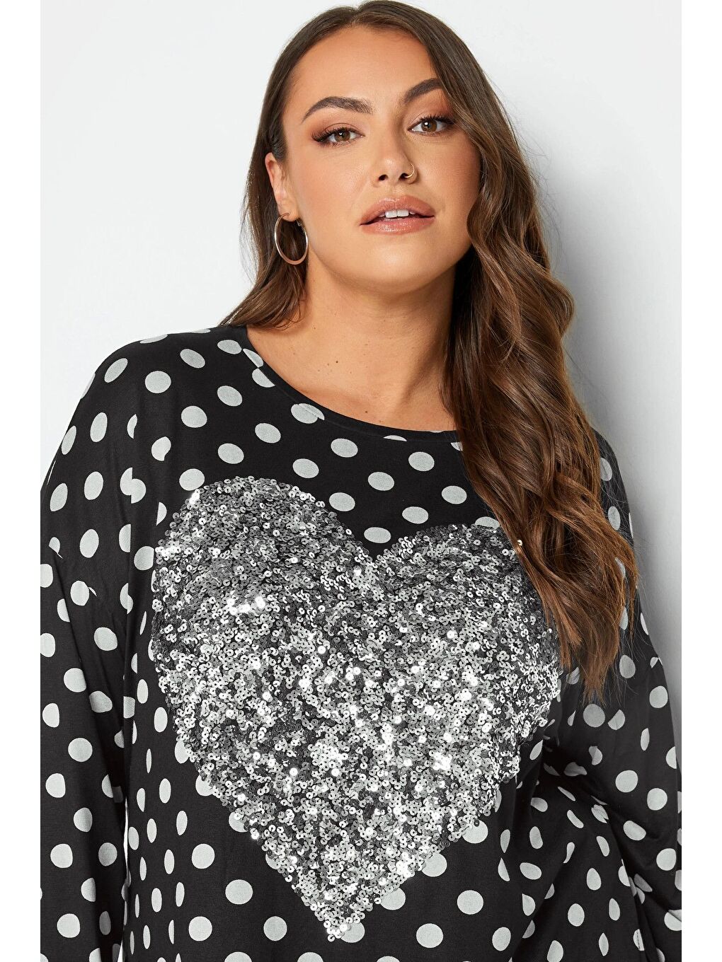 Siyah Büyük Beden Yırtmaç Detaylı Puantiyeli Payetli Uzun Kollu Bisiklet Yaka Bluz 302496-1
