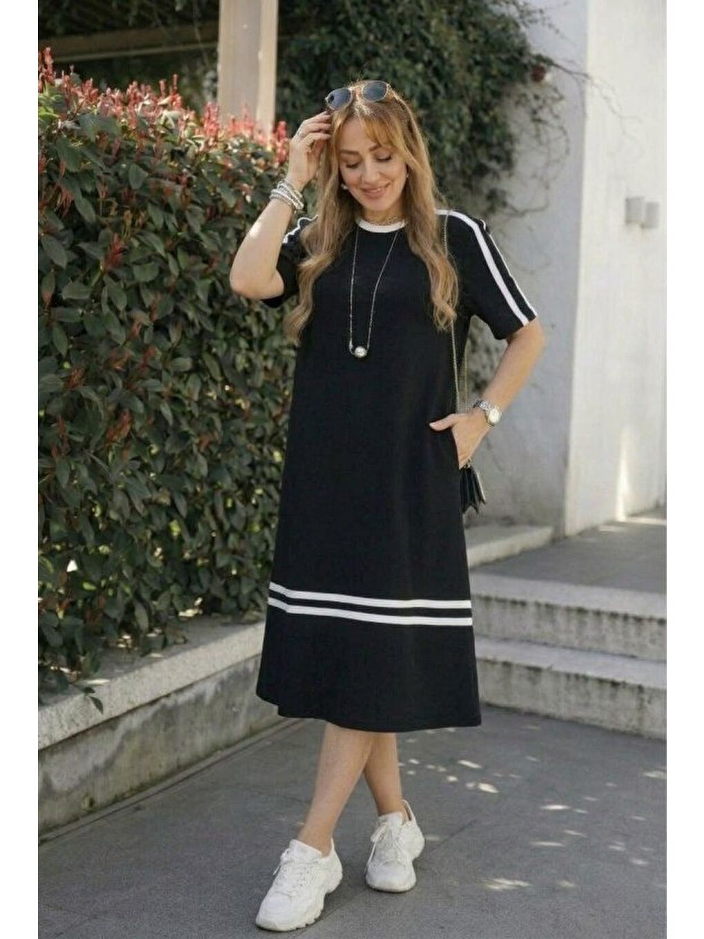 Siyah Kadın Kısa Kollu Bisiklet Yaka şerit Detaylı Midi Viskon Elbise-2