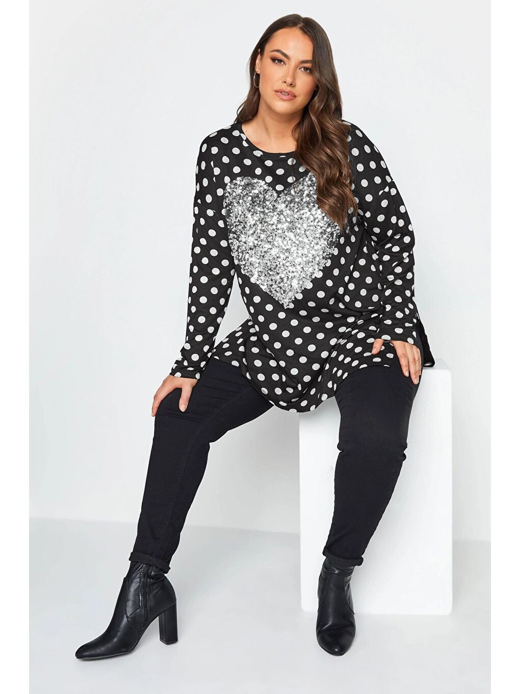 Siyah Büyük Beden Yırtmaç Detaylı Puantiyeli Payetli Uzun Kollu Bisiklet Yaka Bluz 302496-3