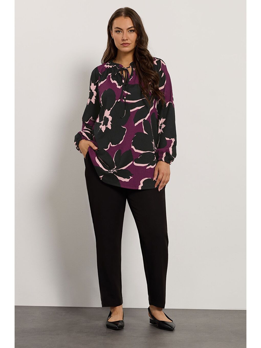 Mürdüm Büyük Beden Yakası Bağlamalı Uzun Kollu Çiçek Desenli Bluz 616410