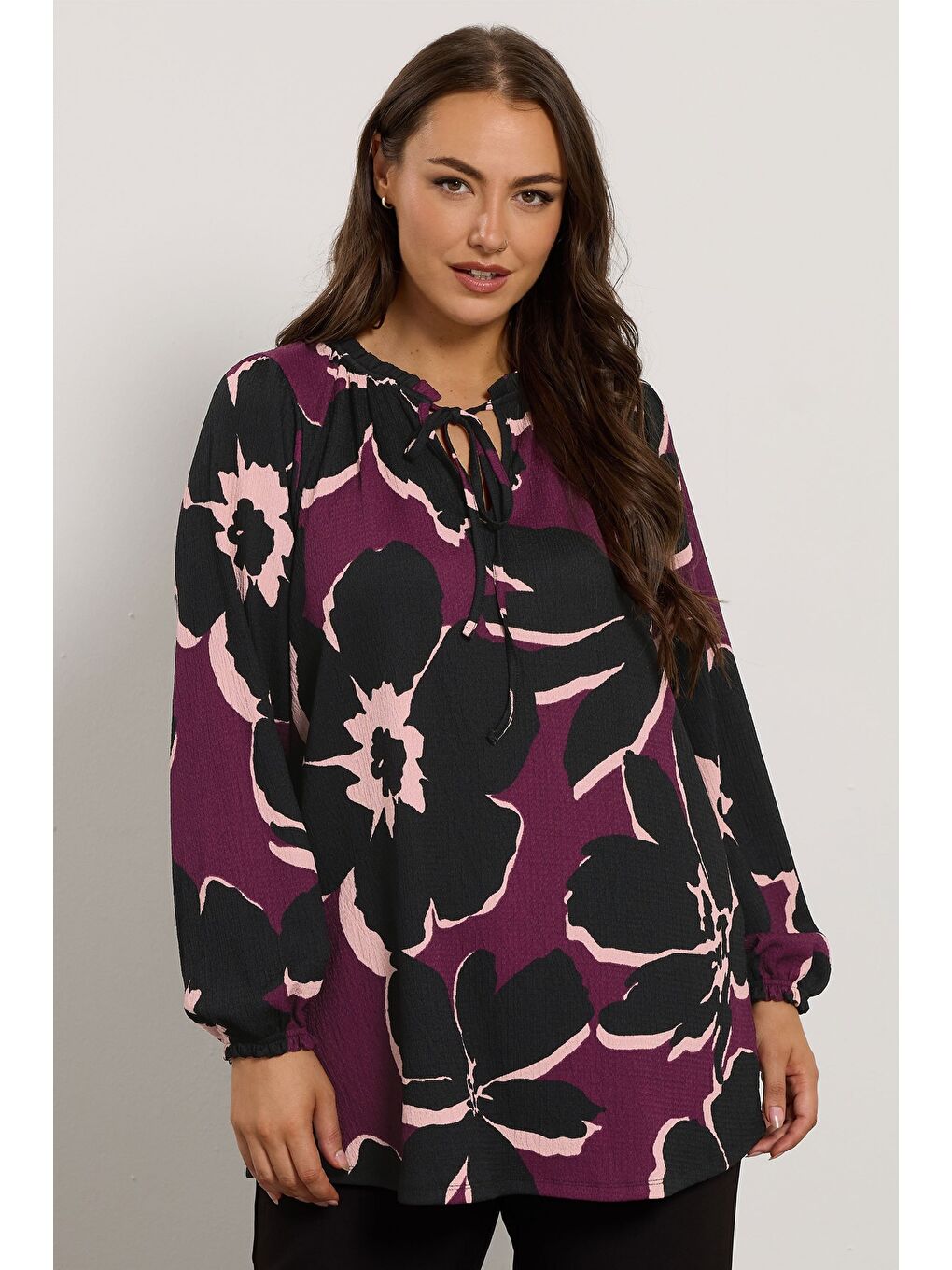 Mürdüm Büyük Beden Yakası Bağlamalı Uzun Kollu Çiçek Desenli Bluz 616410-1
