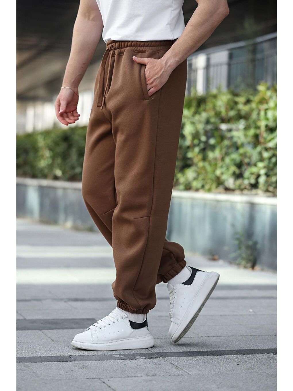 Kahverengi Rahat Kesim Paçası Lastikli Erkek Eşofman Altı E6579-1