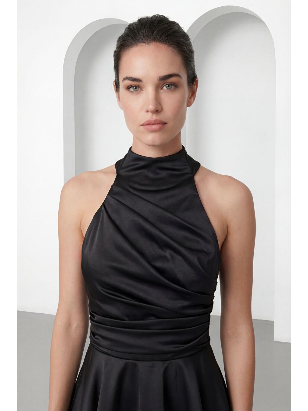 Kadın Siyah Halter Yaka Saten Mini Mezuniyet Abiye Elbise-2