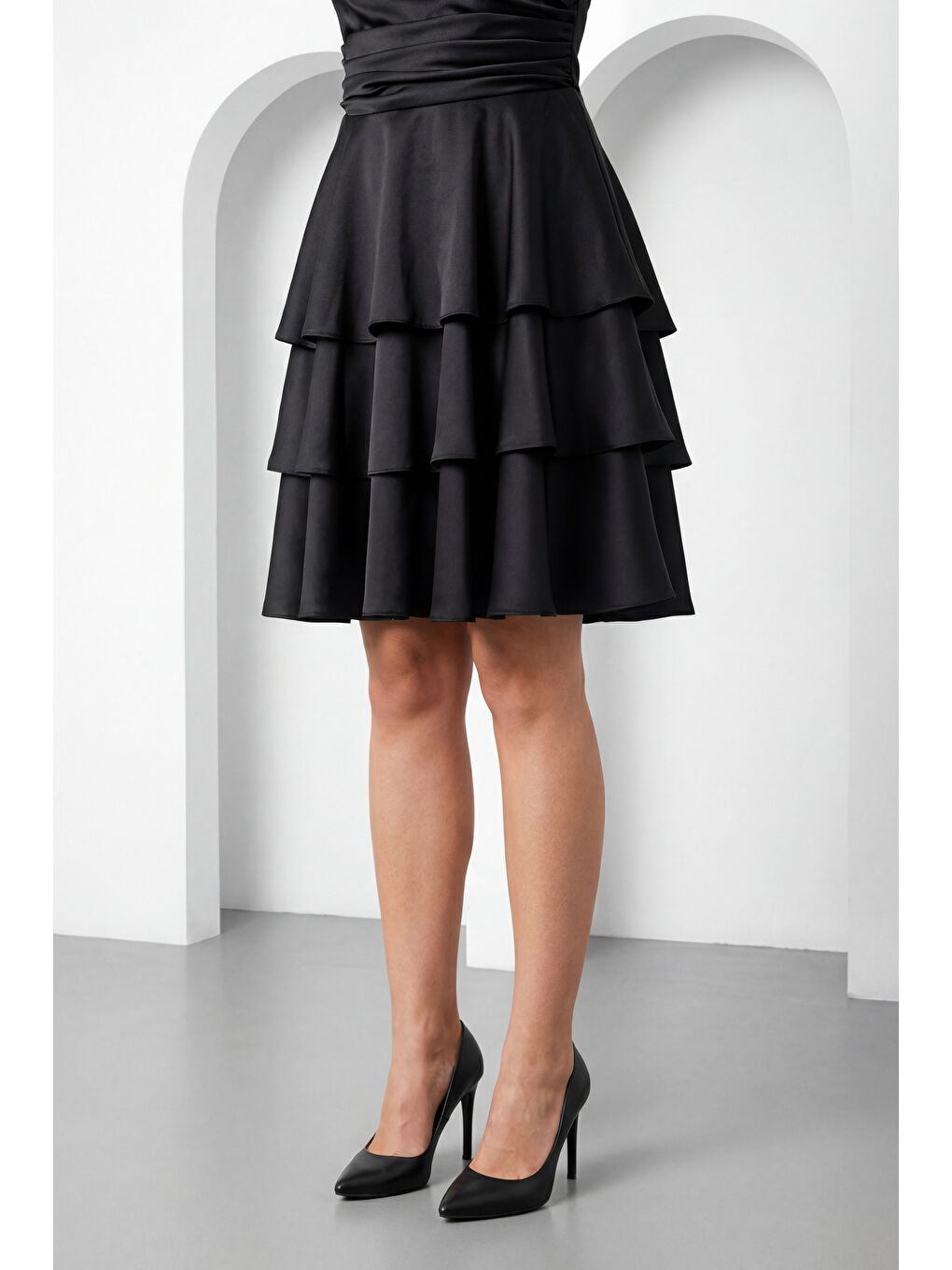 Kadın Siyah Halter Yaka Saten Mini Mezuniyet Abiye Elbise-3