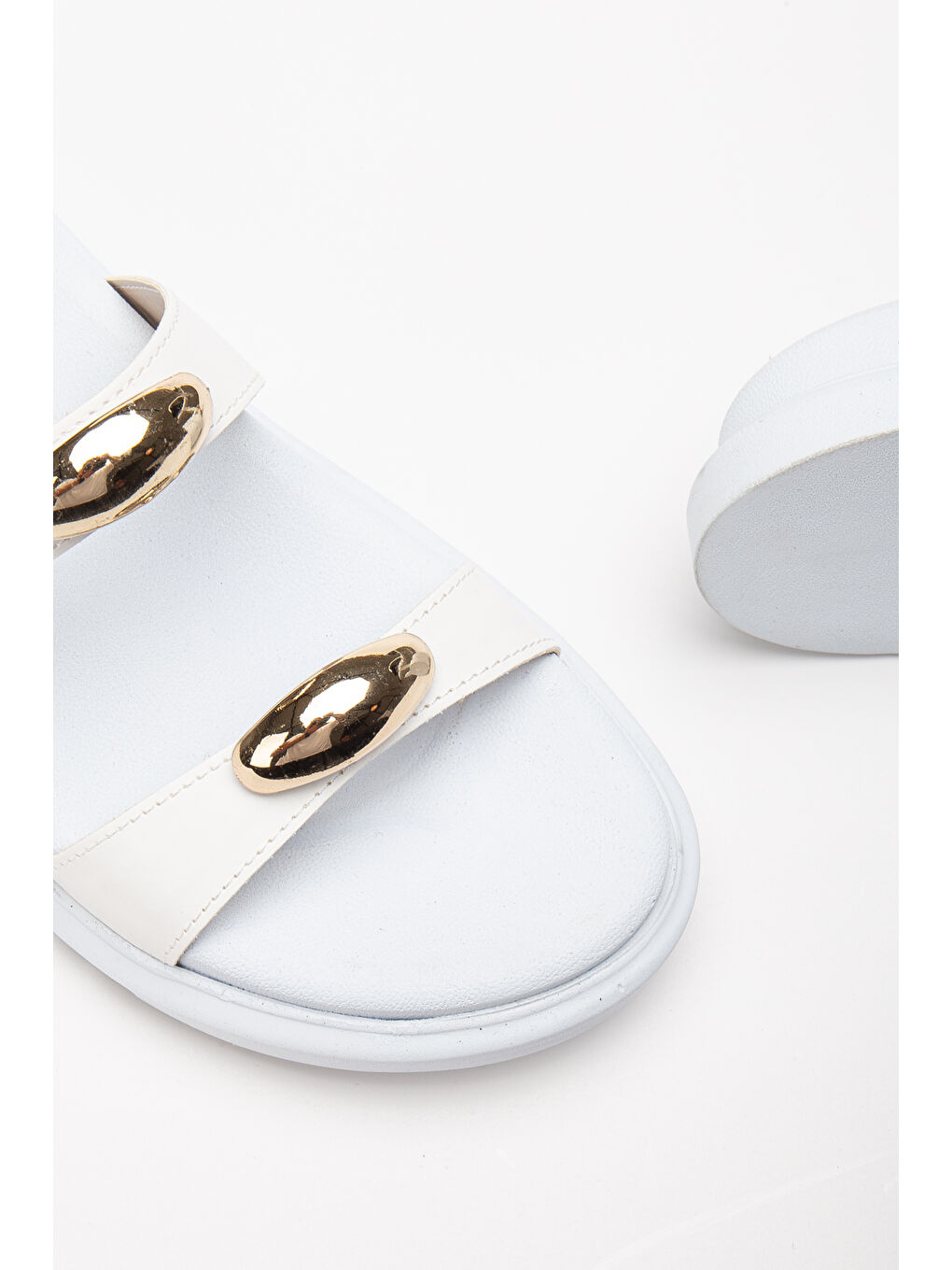 Kadın Beyaz Çift Bantlı Toka Detaylı Terlik-3