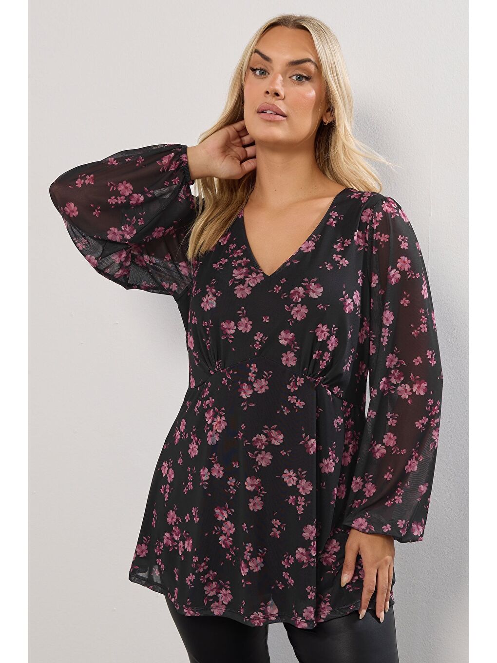 Siyah Büyük Beden V Yaka Uzun Kollu Tül Detaylı Astarlı Bluz 322995