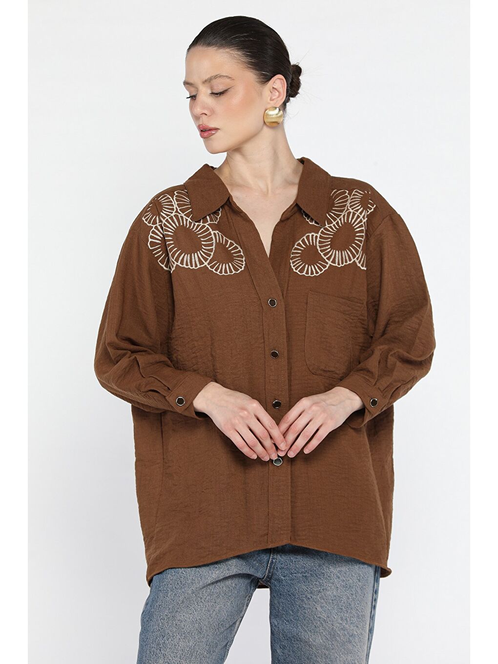 Kahverengi Kadın Nakışlı Oversize Gömlek-1