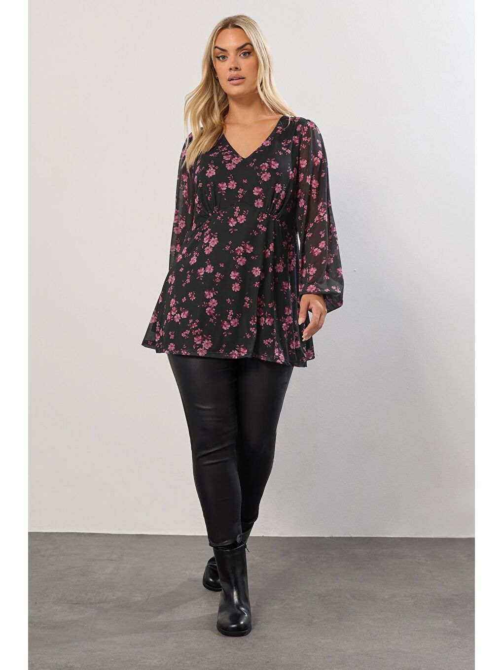 Siyah Büyük Beden V Yaka Uzun Kollu Tül Detaylı Astarlı Bluz 322995-1