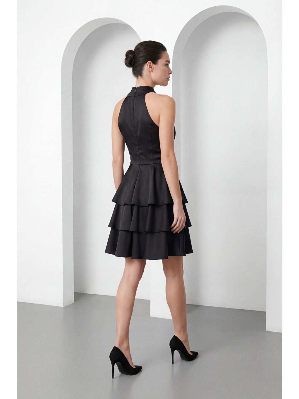 Kadın Siyah Halter Yaka Saten Mini Mezuniyet Abiye Elbise-5