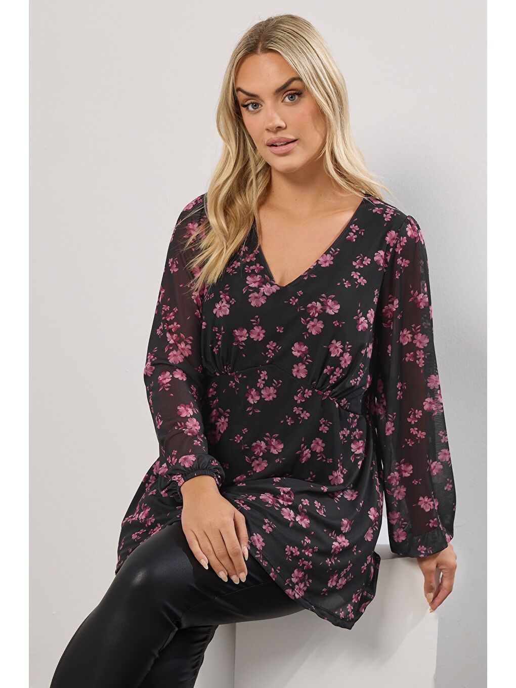 Siyah Büyük Beden V Yaka Uzun Kollu Tül Detaylı Astarlı Bluz 322995-3