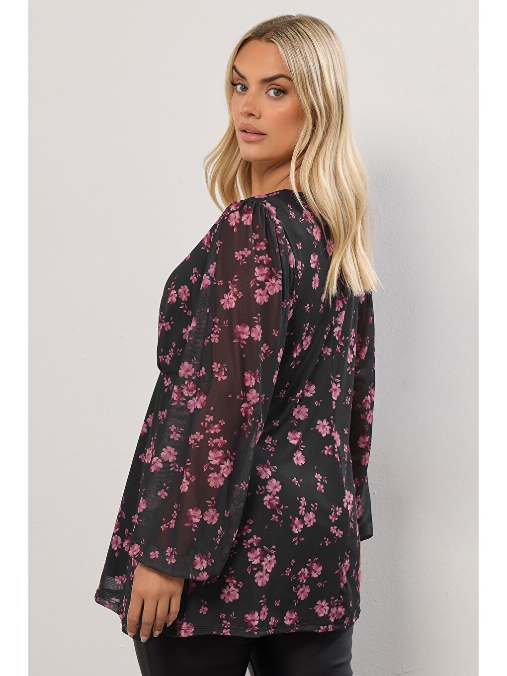 Siyah Büyük Beden V Yaka Uzun Kollu Tül Detaylı Astarlı Bluz 322995-4