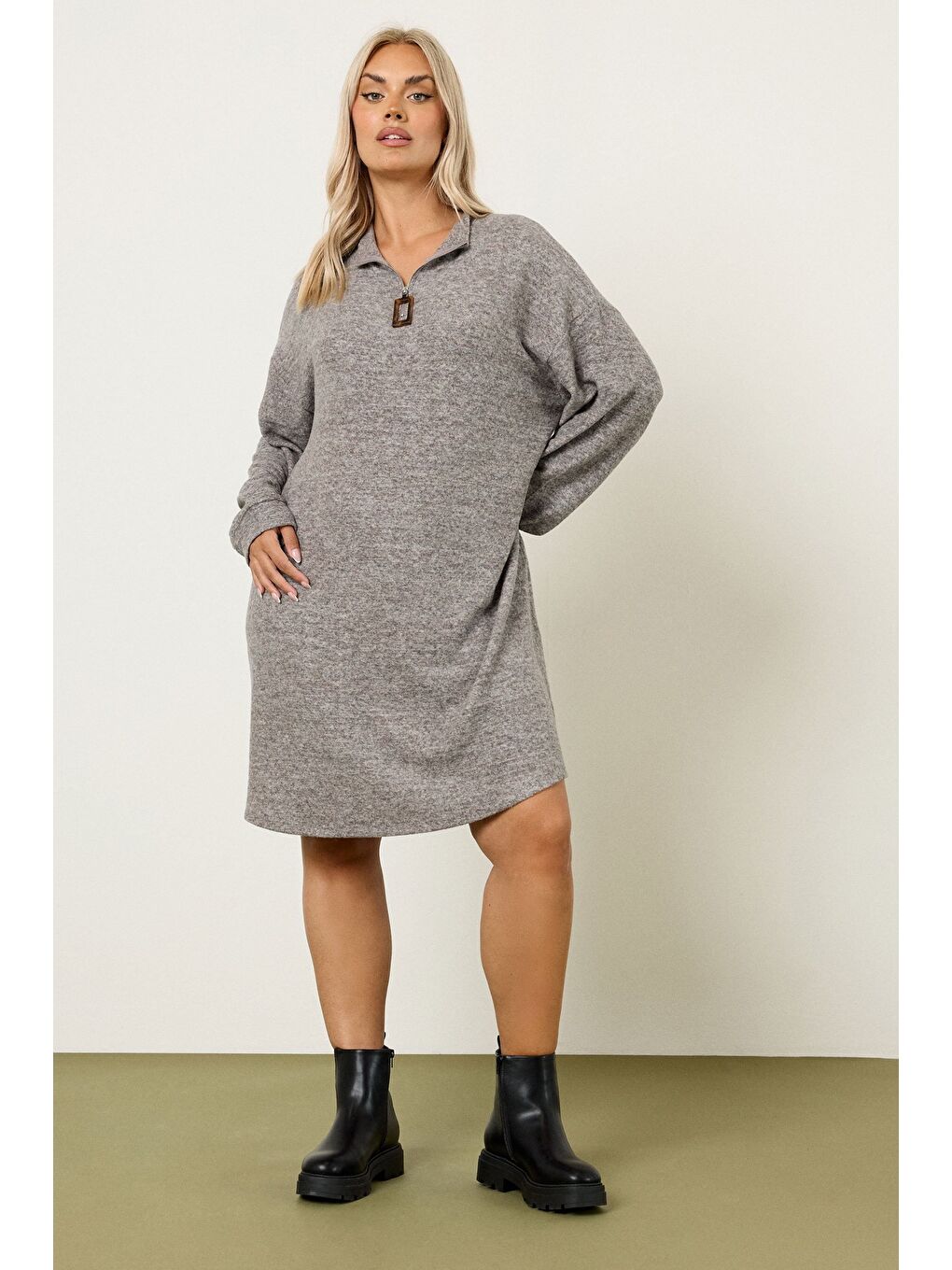 Gri Büyük Beden V Yaka Uzun Kollu Pelüş Kumaş Midi Elbise 304280