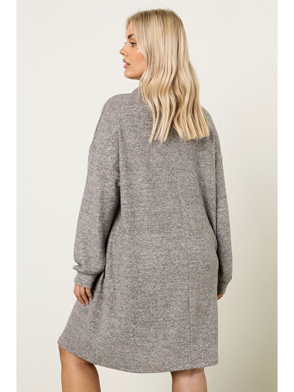 Gri Büyük Beden V Yaka Uzun Kollu Pelüş Kumaş Midi Elbise 304280-4