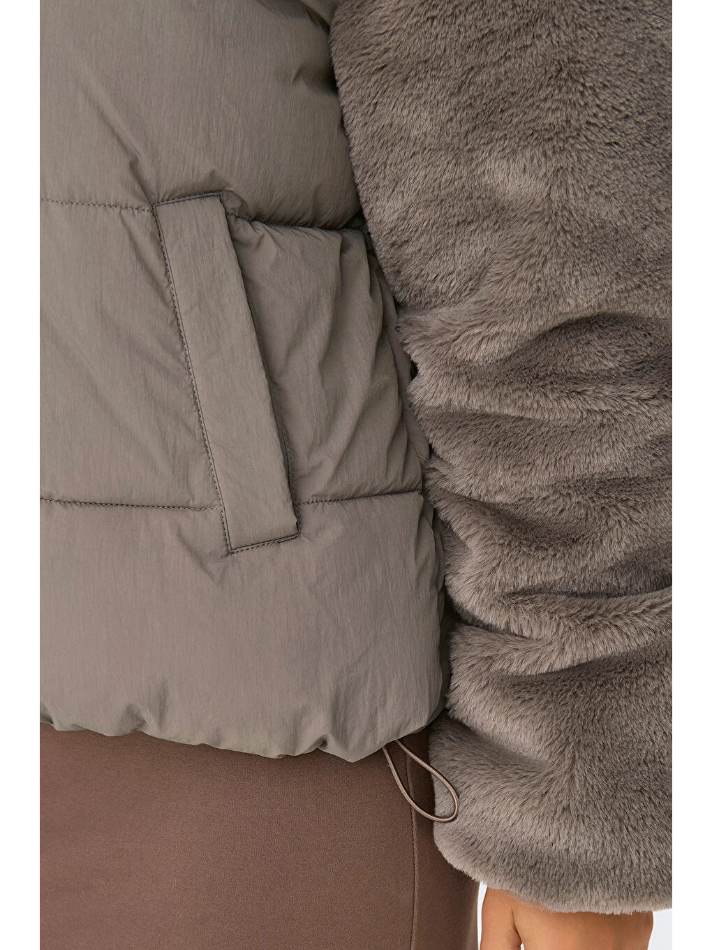 Bej Onlwanja Regular Fit Pelüş Detaylı Şişme Kadın Mont 15292945-4