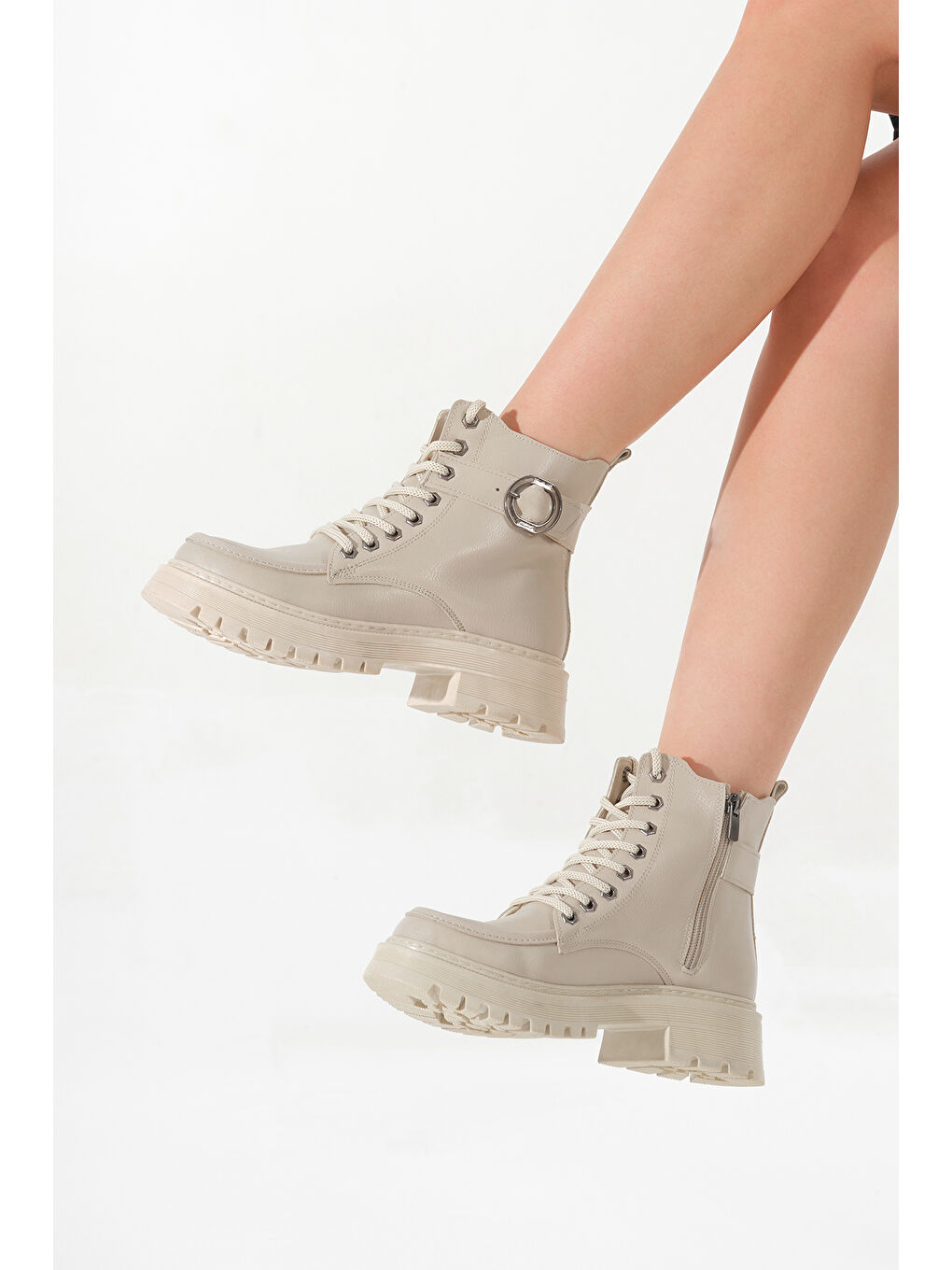 Kadın Bej Kalın Termo Taban Yuvarlak Tokalı Bağcıklı ve Fermuarlı Bot-1