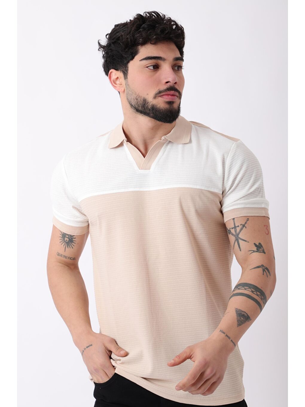 Beyaz Apaç Yaka Parçalı Desenli Tişört JS C-1026_30424