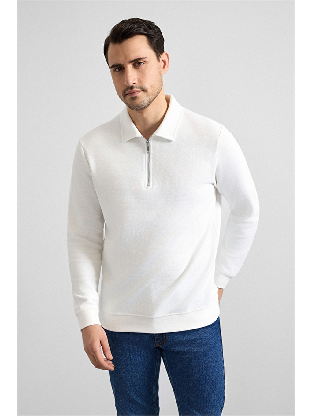 Beyaz Regular Düz Yarım Balıkçı Yaka Sweatshirt