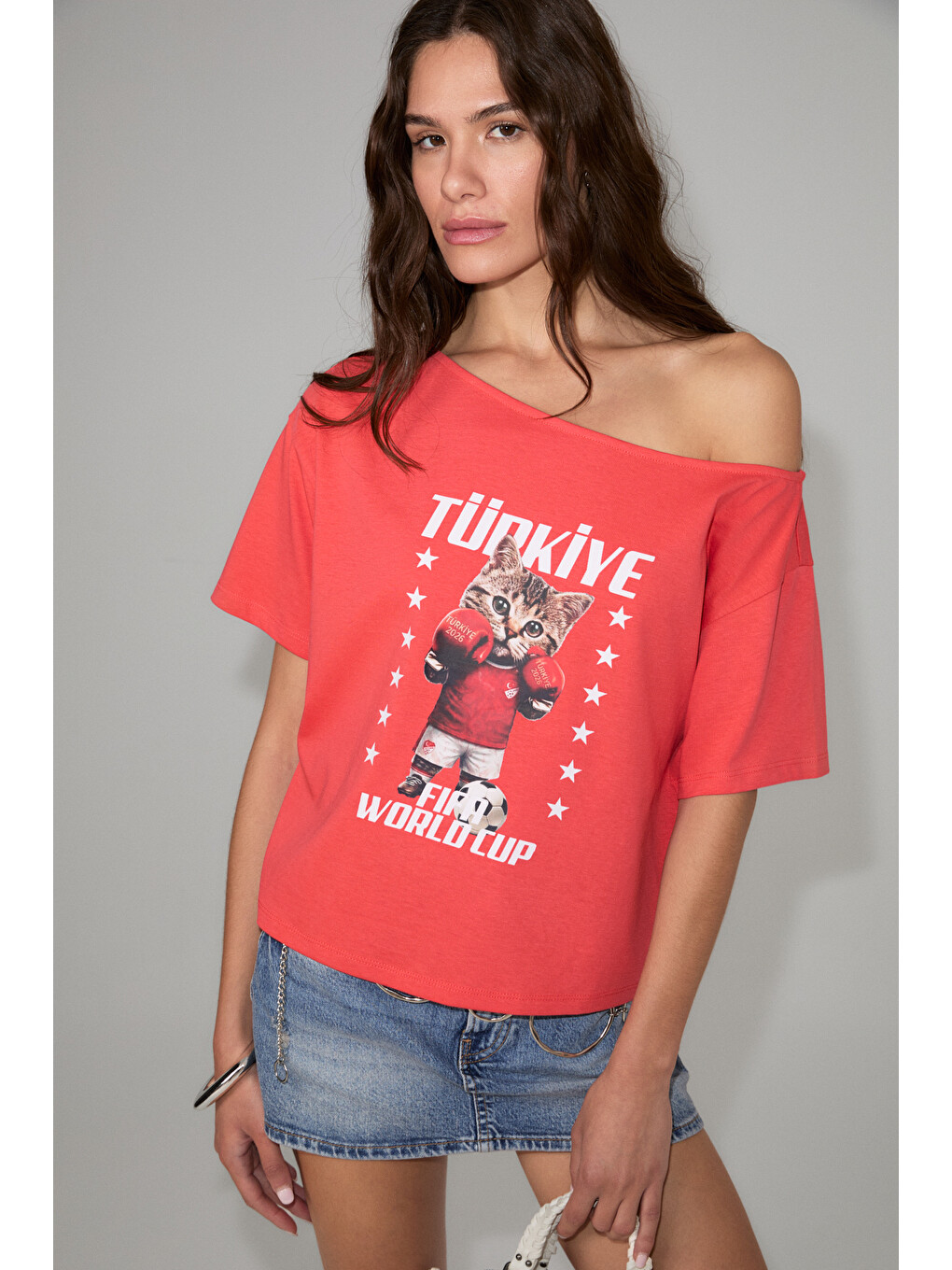 Manaıa Kadın %100 Organik Pmauklu Tek Omuzu Açık Dünya Kupasına Özel Baskılı Pembe T-shirt-1