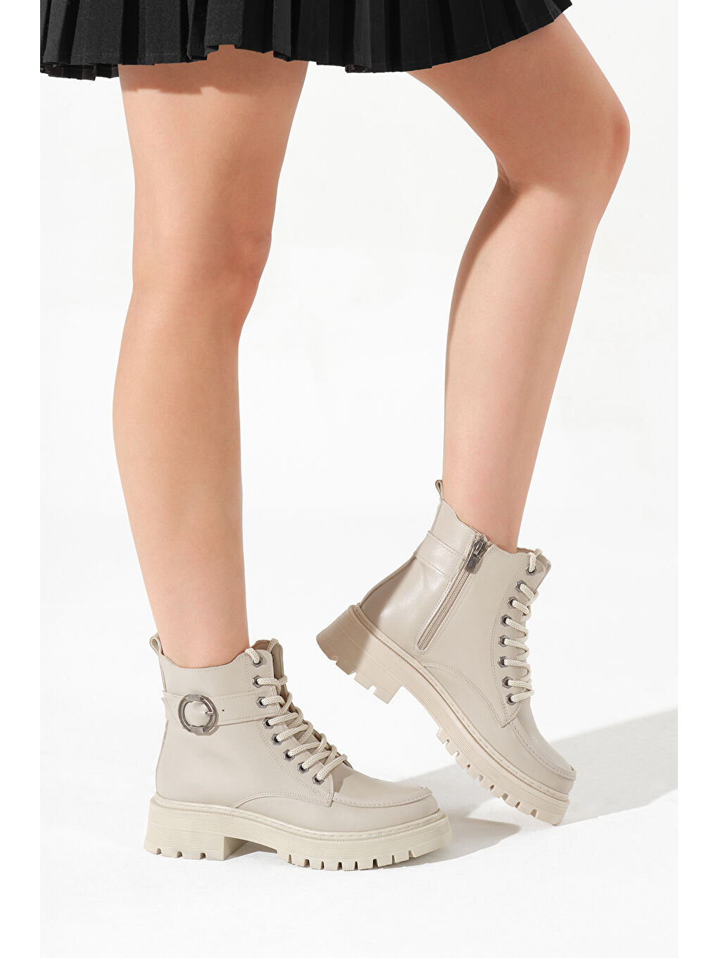 Kadın Bej Kalın Termo Taban Yuvarlak Tokalı Bağcıklı ve Fermuarlı Bot-2