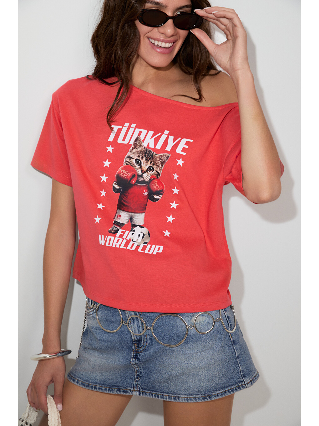 Manaıa Kadın %100 Organik Pmauklu Tek Omuzu Açık Dünya Kupasına Özel Baskılı Pembe T-shirt-2
